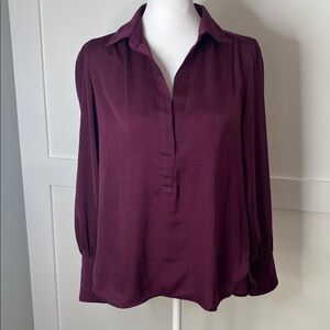 Banana Republic Burgundy Top in 💯 polyester. Size XS in excellent condition